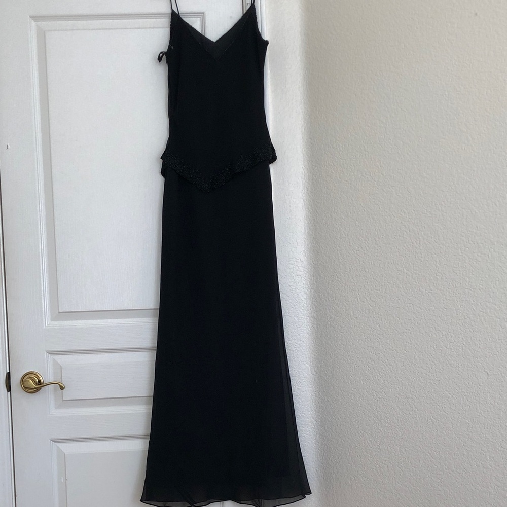 Elegant Black Spaghetti-Strap Maxi Dress - Picture 2 of 9